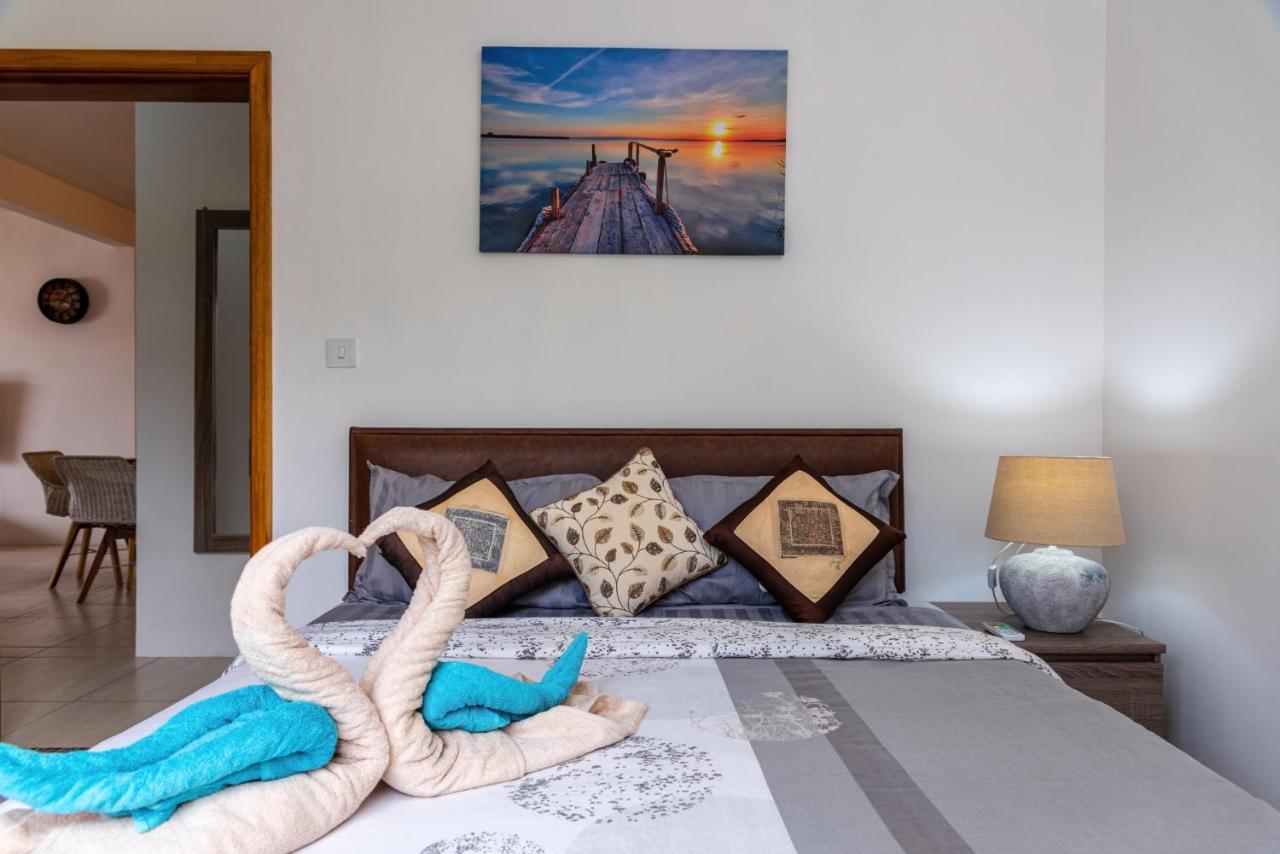 West Wood Holiday Apartment, C6 - Flic En Flac With Pool At A Quiet Location, Beautifully Decorated And Close To The Beach Eksteriør bilde